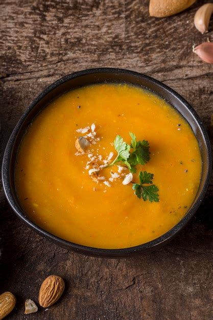 Sopa De Crema De Calabaza De Alto Ngulo En Un Taz N Foto Gratis