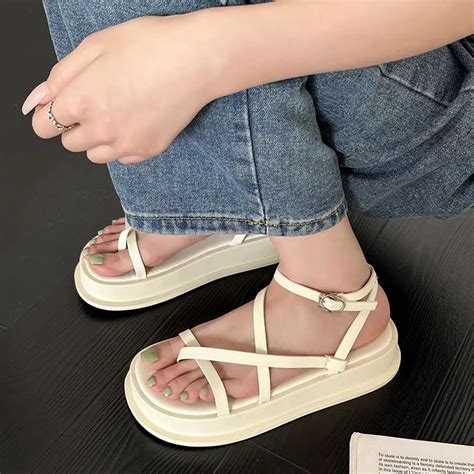 CÓ SẴN GIày Sandal Nữ Xỏ Ngón Kẹp Quai Mảnh Ngang Đế Bằng Dày Cao hot trend mới đơn giản đi chơi