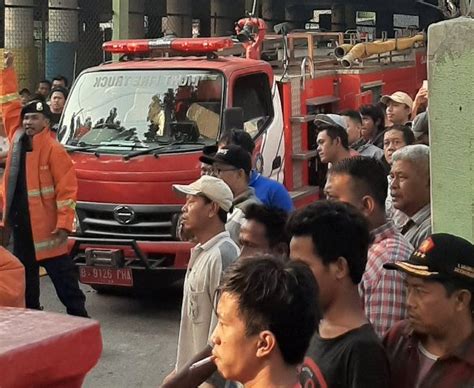 Petugas Berhasil Memadamkan Kebakaran Rumah Di Warakas Tanjung Priok