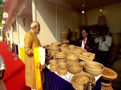 Pm Modi Inaugurates Aadi Mahotsav पीएम मोदी ने किया मेगा नेशनल ट्राइबल फेस्टिवल आदि महोत्सव