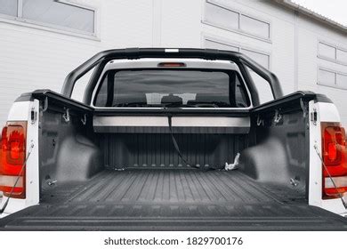pickup car open trunk door ready loading  images pictures