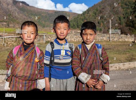 Bhutan Gho Traditional Hi Res Stock Photography And Images Alamy