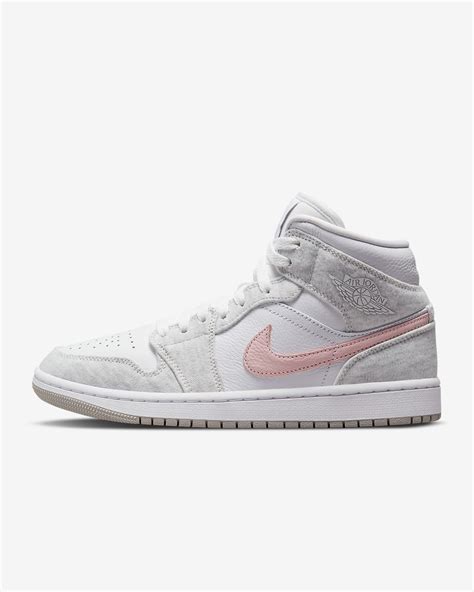 スニーカー NIKE NIKE AIR JORDAN 1 MID SEの通販 by あナイキならラクマ スニーカー