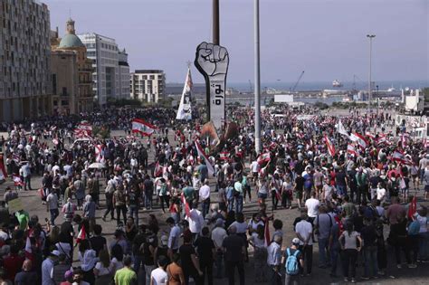 Clashes Tear Gas In Beirut As Protests Turn To Riots Ya Libnan