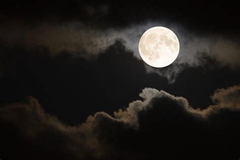 La première pleine lune de 2024 tombe ce jeudi et c est celle du loup