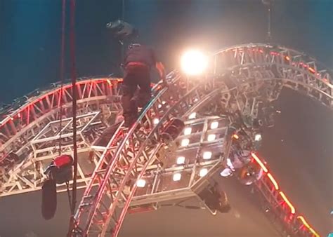 Tommy Lee Got Stuck Upside Down On A Rollercoaster At Final Mötley Crüe