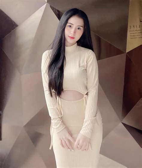 Hot girl Đà Nẵng xinh như Lưu Diệc Phi gợi cảm bất ngờ ở tuổi