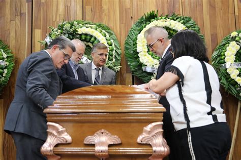 Rinden Homenaje P Stumo Al Doctor Carlos Moyado Zapata Destacado