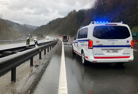 Cinco Heridos En Soraluze Dos Graves Tras Volcar Un Veh Culo