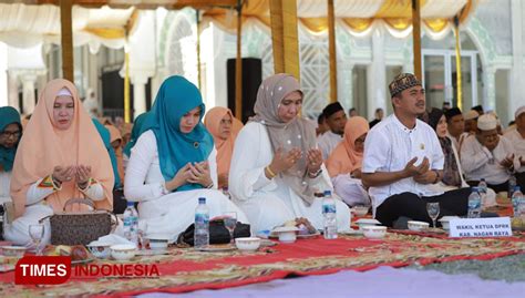 Peringati Tahun Tsunami Aceh Warga Nagan Raya Hanyut Dalam Zikir