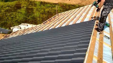 Монтаж кровли из металлочерепицы - YouTube