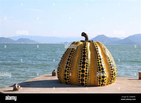 Yayoi Kusamas Yellow Pumpkin In Naoshima Stock Photo Alamy