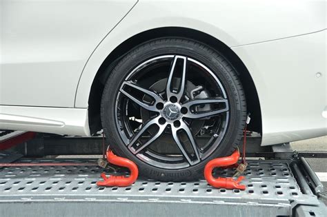 Perbedaan Derek Dan Towing Dalam Jasa Derek Mobil Anugrah Towing