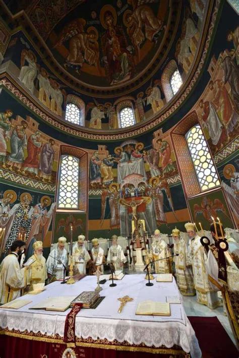 Patriarhul Daniel La Liturghie In Catedrala Sfantul Mina Din Heraklion