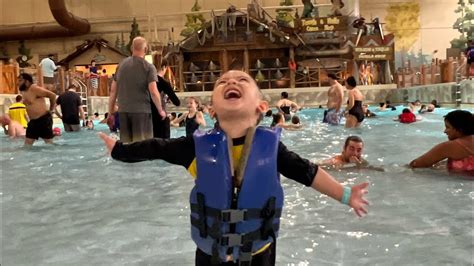 Best Water Park With Waves In Winter The Great Wolf Lodge Dallas