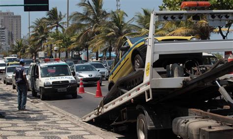 Em Cinco Minutos Blitz M Vel Do Detran Reboca Dois Carros Jornal O Globo