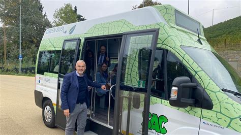 Troppe Auto Di Turisti Nelle Langhe Arrivano Le Navette Gratuite Per