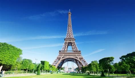 10 Famous Places In France For An Incredible Experience