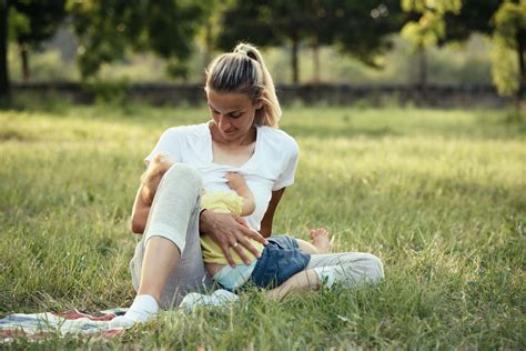 Public Breastfeeding Laws Do You Have To Cover Up