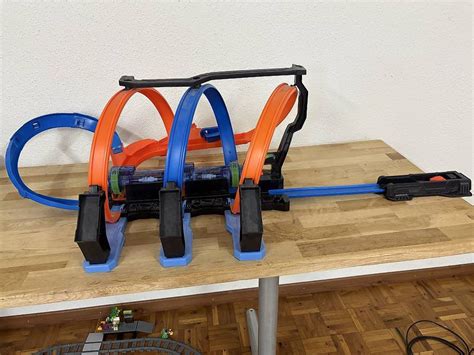 Hot Wheels Bahn mit 3 fach Looping Gebraucht in Wermatswil für CHF 40 mit Lieferung auf
