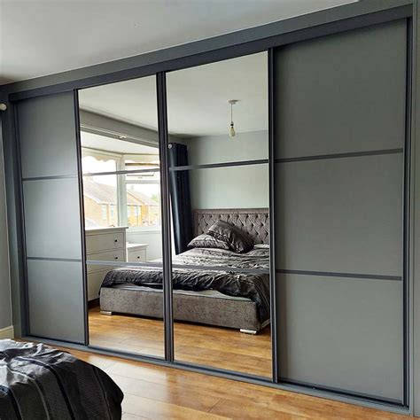 Chris Ford Shaker And Oxford Style Sliding Door Wardrobe