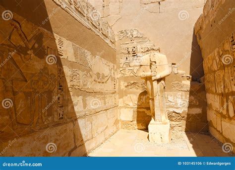 Templo De La Ciudad De Medinet Habu O De Habu En Luxor Foto Editorial