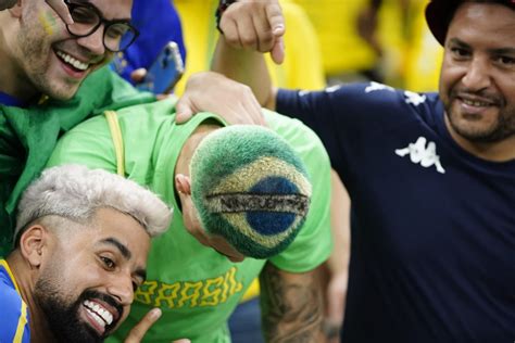 A Gazeta Torcida Brasileira Faz Festa Em Jogo Contra Camar Es Na Copa