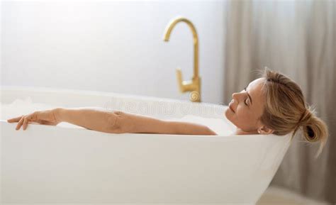 1 487 Hot Blonde Full Stock Photos Free Royalty Free Stock Photos