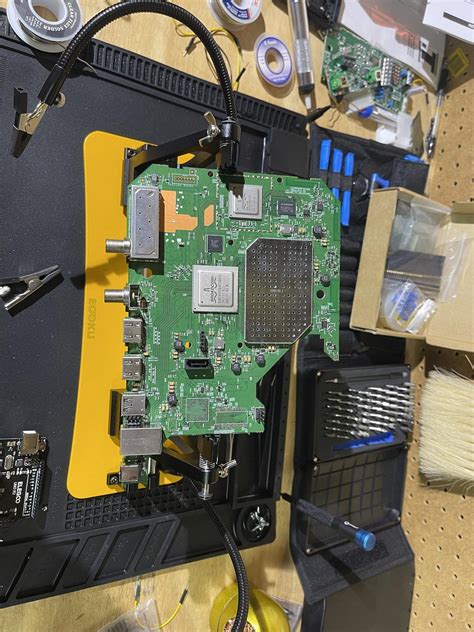 Hardware Hacking the Xfinity X1 Cable TV Box : r/hardwarehacking