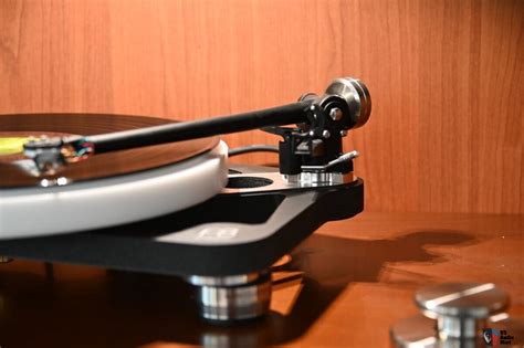 Rega Planar 8 P8 Turntable Complete With Cartridge And Multiple