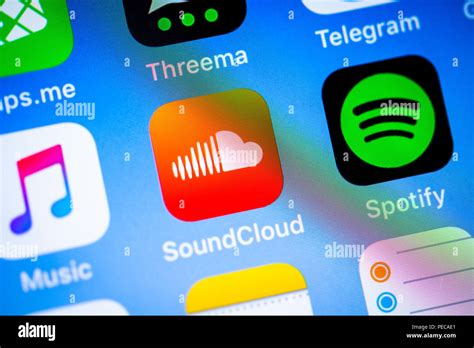 Apple Music Soundcloud And Spotify Music Apps On The Home Screen