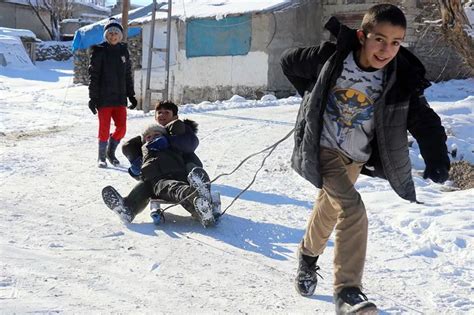 Yar N Pazartesi Okullar Tatil Mi Aral K Okul Var M Hangi Illerde