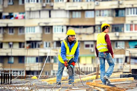 Străinii vin să muncească în România fenomenul care salvează mediul