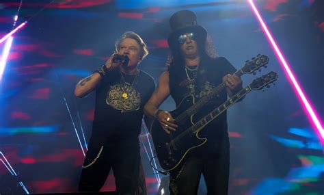 Demandan A Guns N Roses Por Derechos De Autor Y Su Representante Es