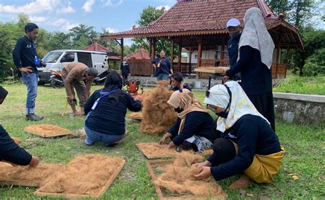 Sebanyak 20 Wisatawan Ikuti Pelatihan Pembuatan Produk Berbahan Sabut