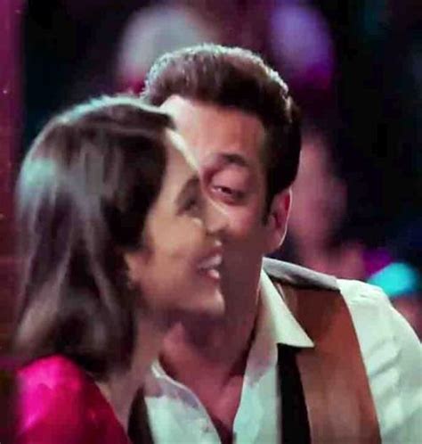 सलमानच्या त्या Kiss ने पालटले योगिताचे नशीब आता करणार हे काम Marathi News Salman S That