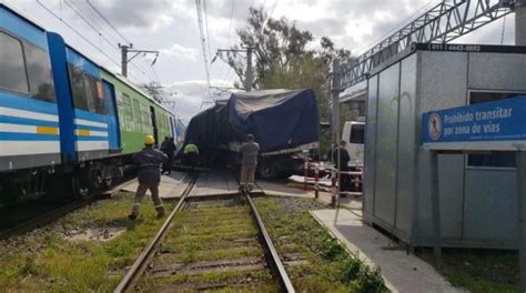 Tren Roca Una Brutal Pelea Entre Vendedores Ambulantes Alert A Los