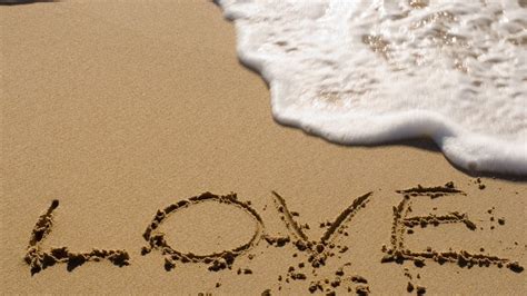 Beach Love HD wallpaper