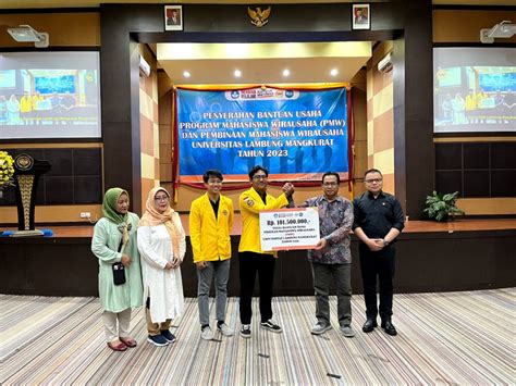 Penyerahan Bantuan Usaha Program Mahasiswa Wirausaha Pmw Dan