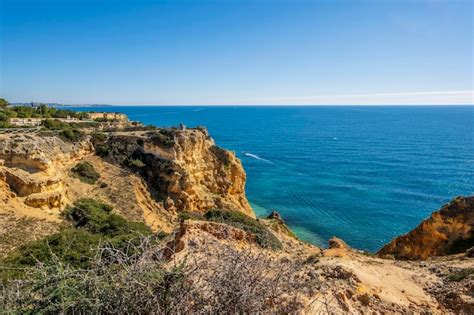 Belas Fal Sias E Forma Es Rochosas Na Praia Da Marinha No Algarve