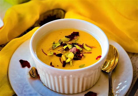 طرز تهیه خورش ماست اصفهان طعمی خاص از یه خورش که به عنوان دسر استفاده