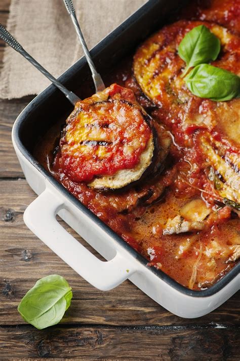 Het Recept Voor Melanzane Alla Parmigiana Met Aubergine