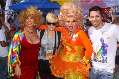 EGO Leandra Leal Pepê e Neném prestigiam Parada Gay no Rio