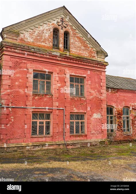 Old Abandoned Red Brick Building Stock Photo Alamy