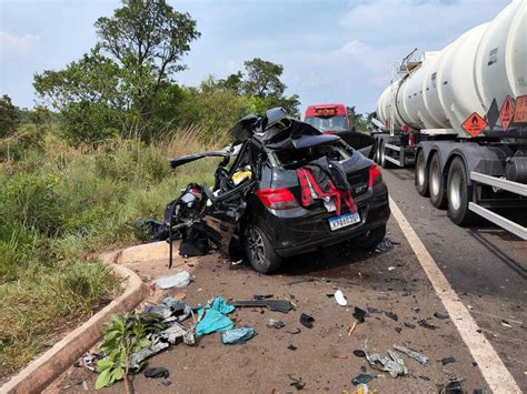 Condutor Invade Pista E Morre Em Colis O Carreta Na Br