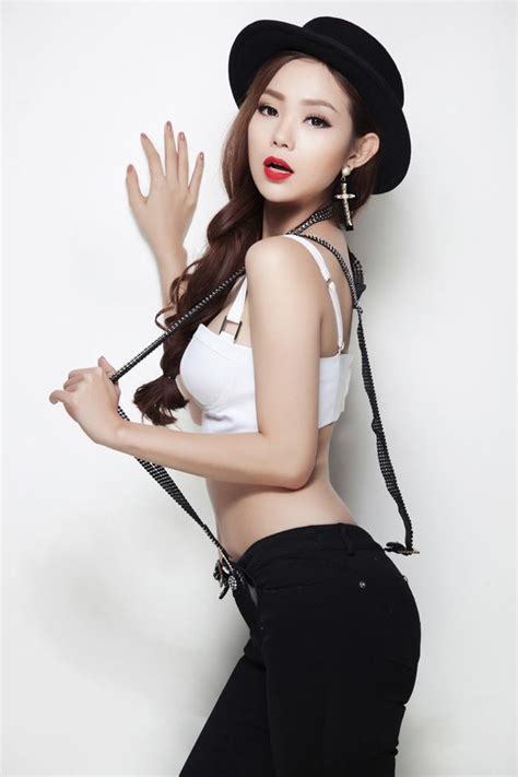 Naked Minh Hang In The Viet Nam Personal Show