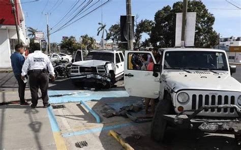 Tras Chocar Camioneta Termina Impactada Contra Un Banco El Sol De