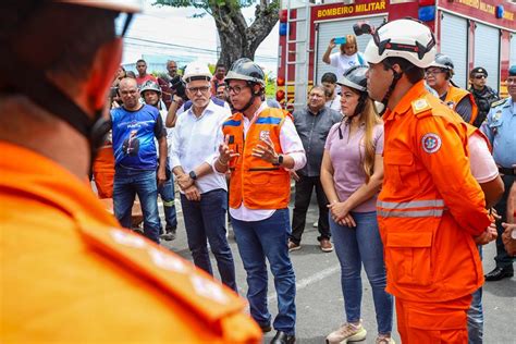 Governador Do Estado Presta Apoio S Fam Lias E V Timas Do Desabamento