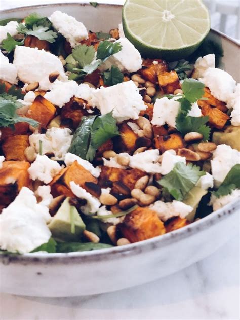 Ljummen sallad på sötpotatis feta och avokado Nadja Mayr