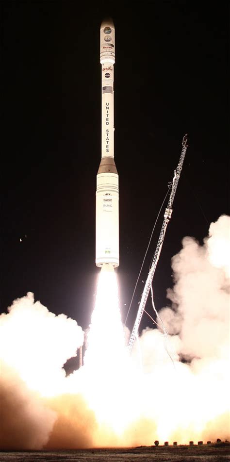 Spaceflight Now Taurus Launch Report Taurus Rocket Launches On Ill